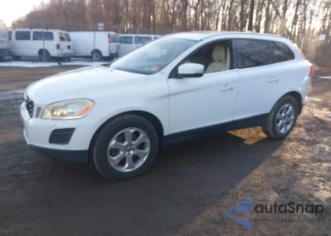2013 Volvo Xc60 3.2 Premier z USA, uszkodzony, nr VIN YV4940DZ6D2393658